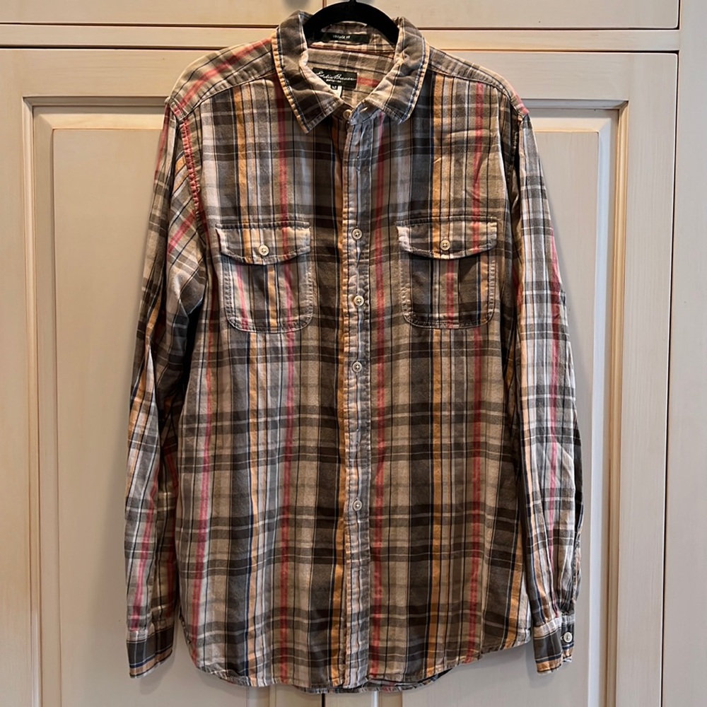 Like new Eddie Bauer light weight soft flannel shirt